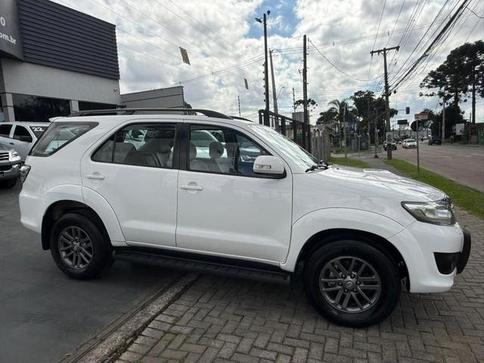 TOYOTA HILUX SW4 3.0 SRV 4X4 7 LUGARES 16V TURBO INTERCOOLER DIESEL 4P AUT