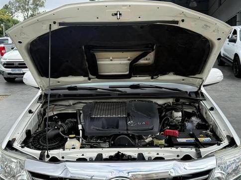 TOYOTA HILUX SW4 3.0 SRV 4X4 7 LUGARES 16V TURBO INTERCOOLER DIESEL 4P AUT
