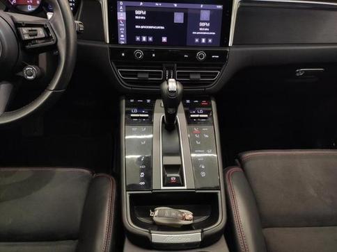 PORSCHE MACAN GTS