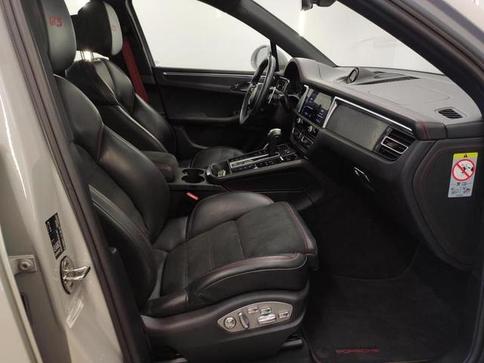 PORSCHE MACAN GTS