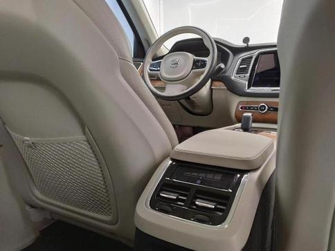 VOLVO XC90 T8 MOMENTUM