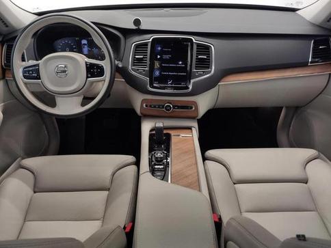 VOLVO XC90 T8 MOMENTUM