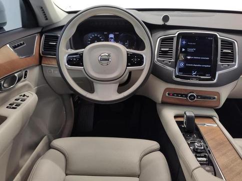 VOLVO XC90 T8 MOMENTUM