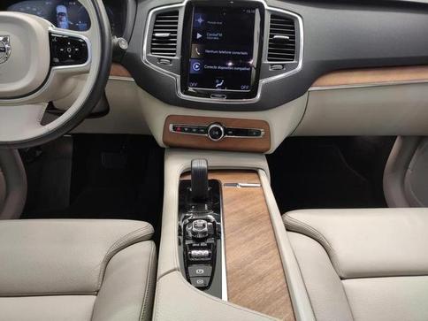 VOLVO XC90 T8 MOMENTUM