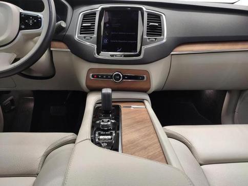 VOLVO XC90 T8 MOMENTUM