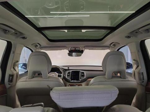 VOLVO XC90 T8 MOMENTUM