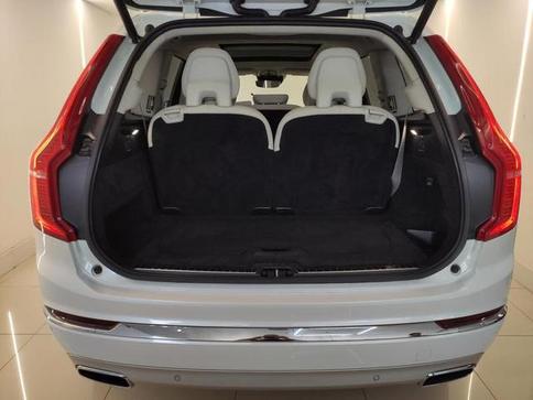 VOLVO XC90 T8 MOMENTUM