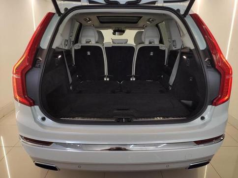 VOLVO XC90 T8 MOMENTUM