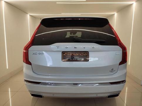 VOLVO XC90 T8 MOMENTUM