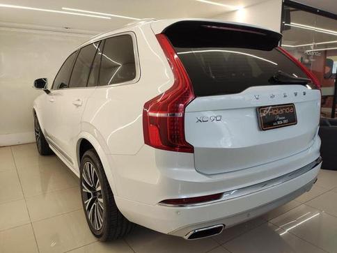 VOLVO XC90 T8 MOMENTUM