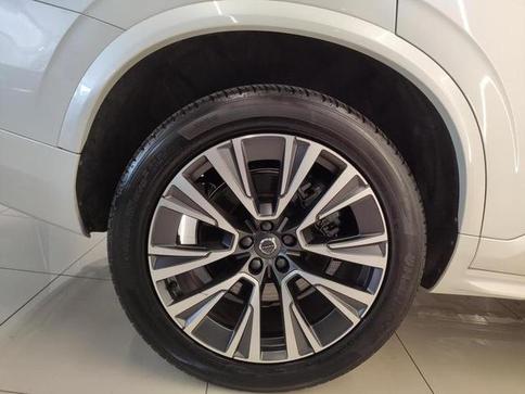 VOLVO XC90 T8 MOMENTUM