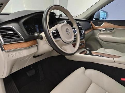 VOLVO XC90 T8 MOMENTUM