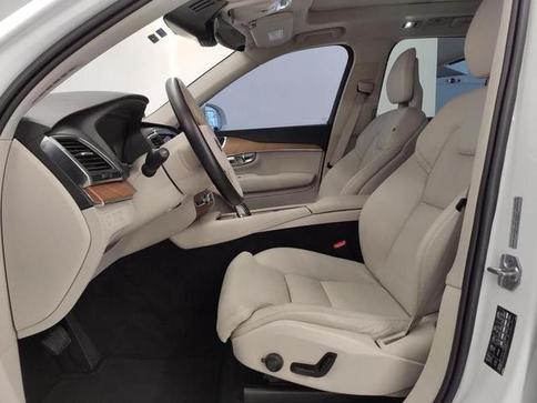 VOLVO XC90 T8 MOMENTUM