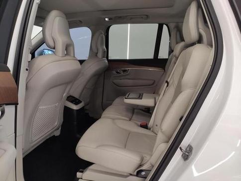 VOLVO XC90 T8 MOMENTUM