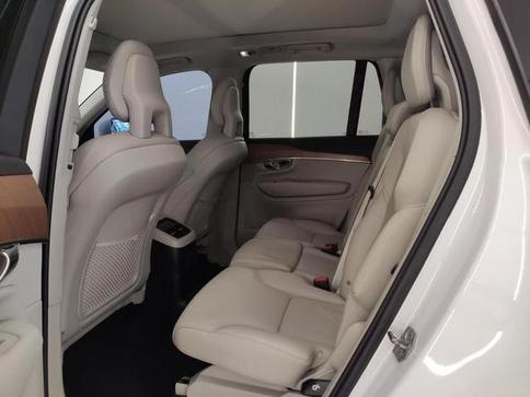 VOLVO XC90 T8 MOMENTUM