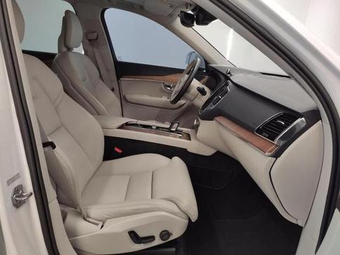 VOLVO XC90 T8 MOMENTUM