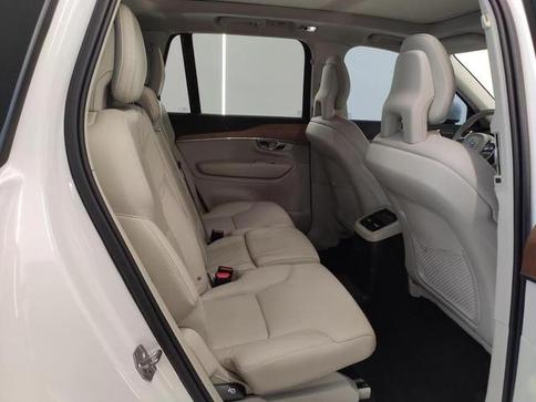 VOLVO XC90 T8 MOMENTUM