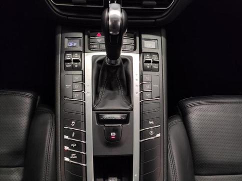 PORSCHE MACAN S