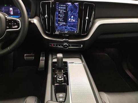VOLVO XC60 T8 R-DESIGN