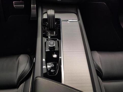 VOLVO XC60 T8 R-DESIGN