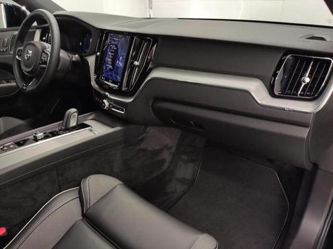VOLVO XC60 T8 R-DESIGN