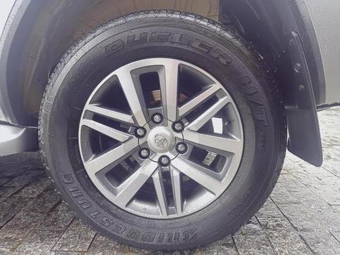 TOYOTA HILUX SW4 SRX 4X4 2.8 TDI 16V DIES. AUT.