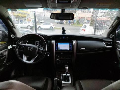 TOYOTA HILUX SW4 SRX 4X4 2.8 TDI 16V DIES. AUT.