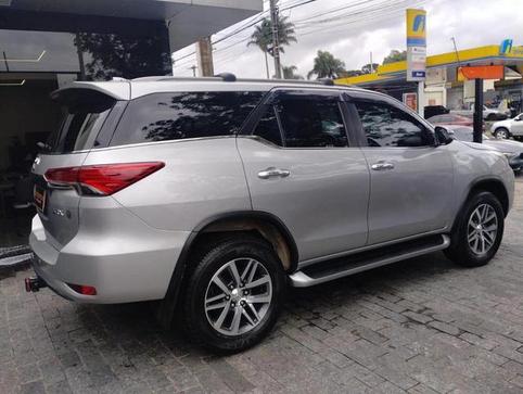 TOYOTA HILUX SW4 SRX 4X4 2.8 TDI 16V DIES. AUT.