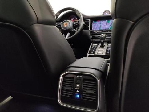 PORSCHE MACAN T