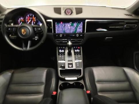 PORSCHE MACAN T