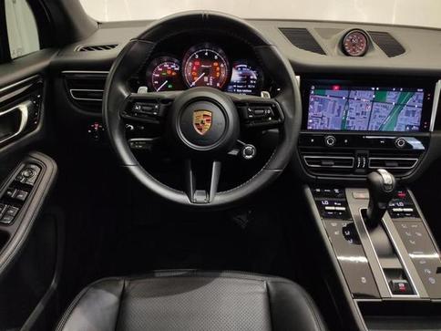 PORSCHE MACAN T