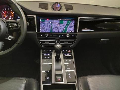 PORSCHE MACAN T