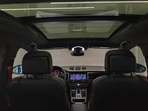 PORSCHE MACAN T