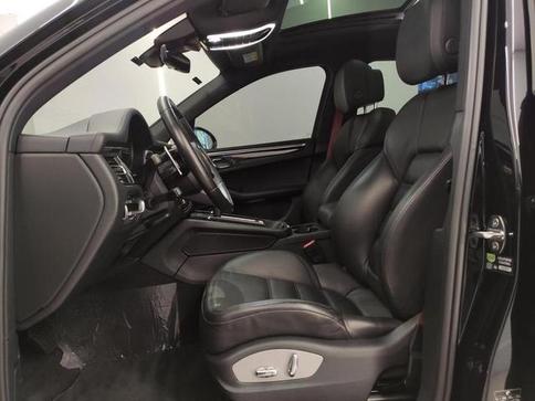 PORSCHE MACAN T