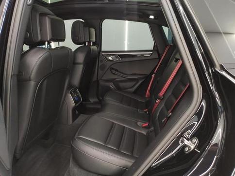 PORSCHE MACAN T