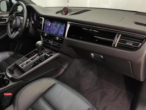 PORSCHE MACAN T