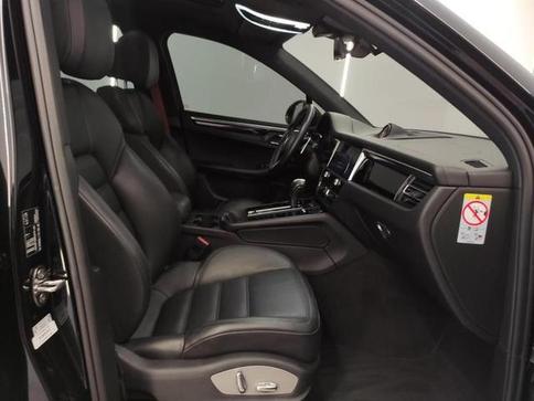 PORSCHE MACAN T