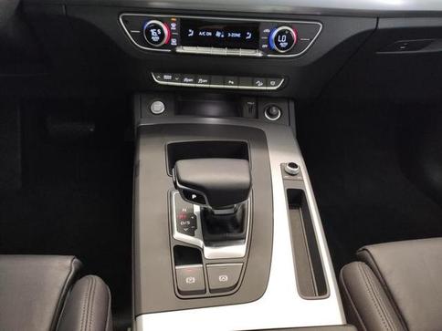 AUDI Q5 S-LINE 2.0 TFSI S TRONIC