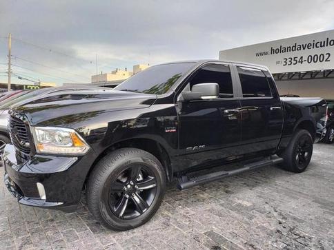 RAM CLASSIC LARAMIE NIGHT ED. 5.7 4X4 AUT.