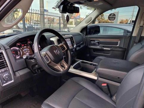 RAM CLASSIC LARAMIE NIGHT ED. 5.7 4X4 AUT.