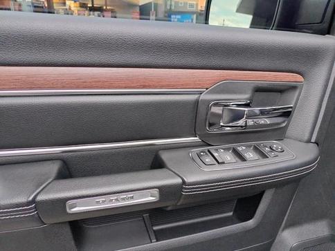 RAM CLASSIC LARAMIE NIGHT ED. 5.7 4X4 AUT.