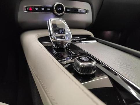 VOLVO XC90 T8 ULT DARK