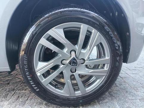 PEUGEOT 208 ALLUR T200