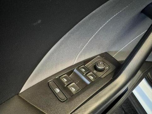 VOLKSWAGEN T CROSS COMFORTLINE TSI AT