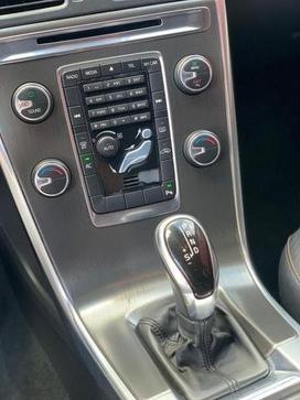 VOLVO XC 60 2.0 T5 DYNAMIC