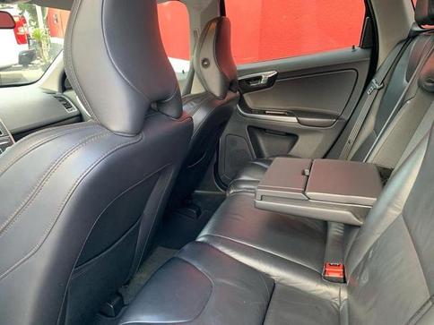 VOLVO XC 60 2.0 T5 DYNAMIC