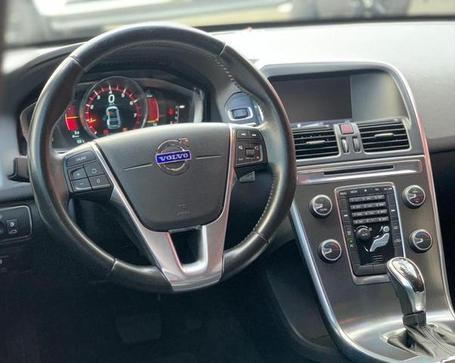 VOLVO XC 60 2.0 T5 DYNAMIC