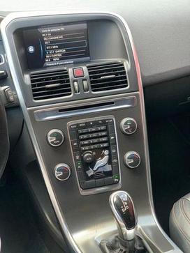 VOLVO XC 60 2.0 T5 DYNAMIC