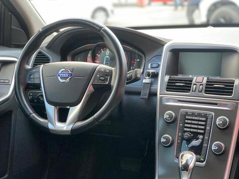 VOLVO XC 60 2.0 T5 DYNAMIC