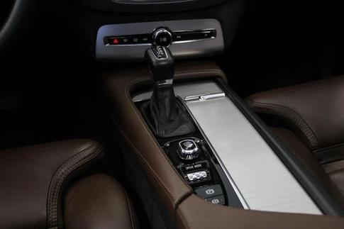 VOLVO XC90 T6 MOMENTUM